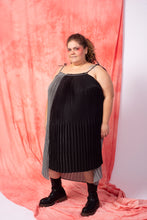 Load image into Gallery viewer, Two-tone Strap Midi Dress