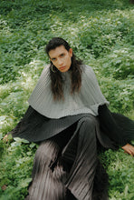 Load image into Gallery viewer, Capri pants hand pleated